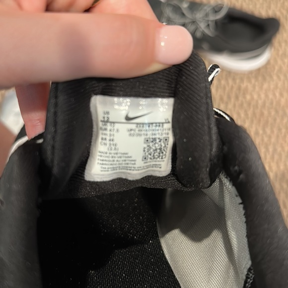 Never worn men’s black and white Nike Quest 2 'Black White' - Picture 9 of 11